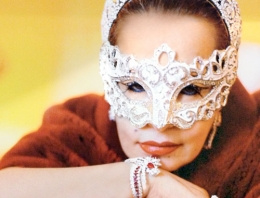 Maskeli Suudi prenses Paris'i dolandırdı