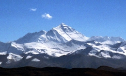 Çin, Everest' in içinden geçecek