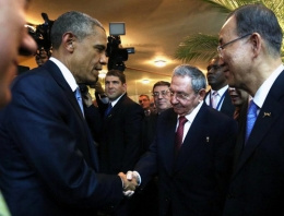Obama ve Castro'dan tarihi fotoğraf
