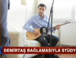 Demirtaş seçim şarkısına bağlamasıyla katıldı...