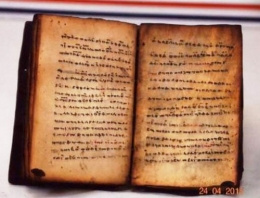 2 bin yıllık el yazması tevrat bulundu