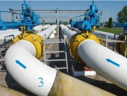 Düşük ruble ve petrol Gazprom'un kârını eritti