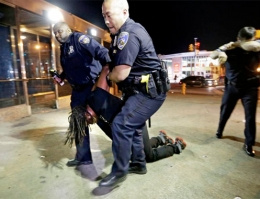 Baltimore polisinden sert müdahale