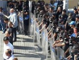 İstanbul'da Onur Yürüyüşü'ne polis müdahalesi