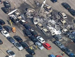 Otomobil pazarına uçak düştü: 4 ölü!