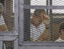 Mısır'da Al Jazeera muhabirlerine 3'er yıl hapis