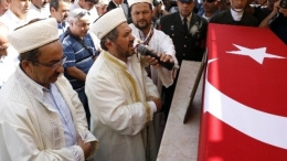 Dağlıca şehidinin cenazesinde namaz krizi! 