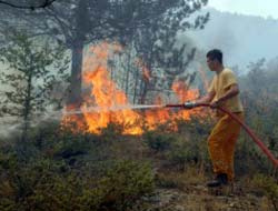 Burdurlu köylülere yangın söndürme eğitimi