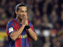 Ronaldinho gidiyor