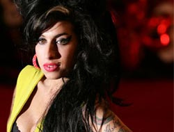 Amy Winehouse serbest