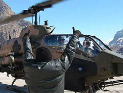 Helikopterler PKK'ya bomba yağdırdı