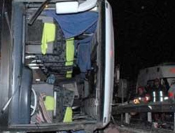 İki yolcu otobüsü çarpıştı: 11 ölü