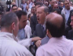 Erdoğan yumruk yedi!