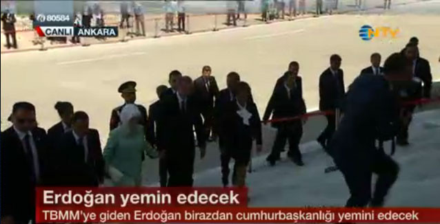 12.-cumhurbakani-recep-tayyip-erdoğan-ve-eşi-emine-erdoğan-mecliste.jpg
