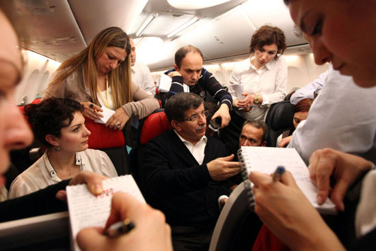 davutoğlu abd dönüşü uçak.jpg