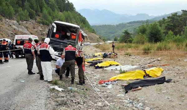 antalyada otobüs kazası 13 ölü