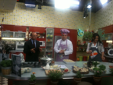 Maliye Bakanı Şimşek mutfağa girdi - Resim: 0