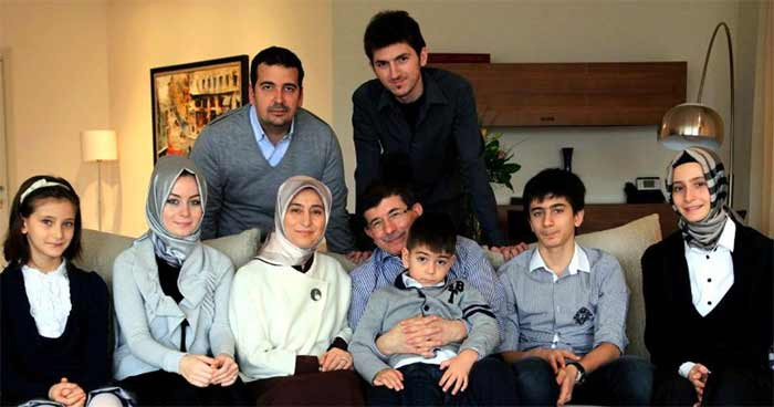 ahmet-davutoğlu-aile-ve-eşi-sare-davutoğlu,-yeni-first-lady-sare-davutoğlu.jpg