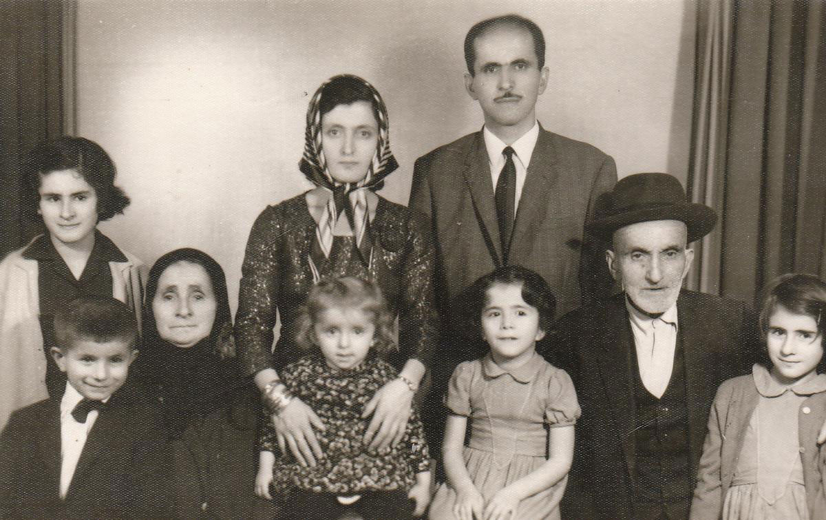 ahmet-davutoğlu-çocukluğu-ailesi-anne-ve-baba.jpg