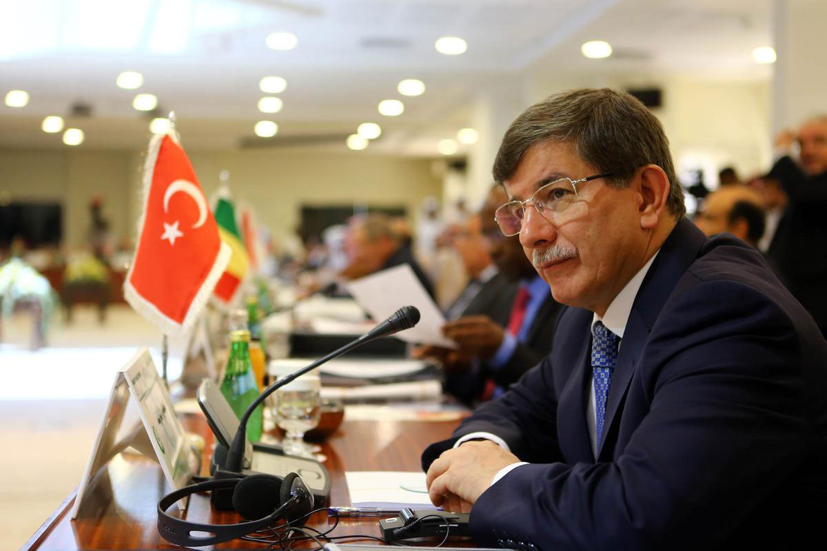 ahmet-davutoğlu-türk-bayraği.jpg