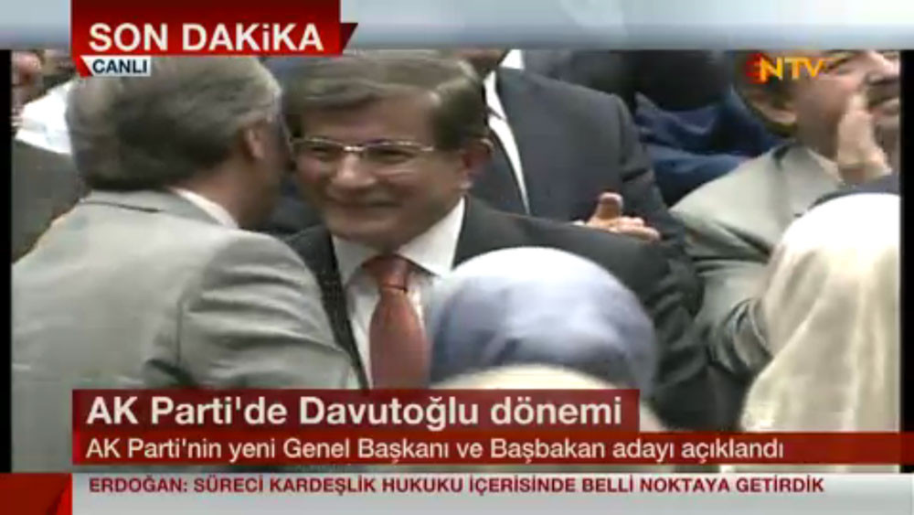 ahmet-davutoğlu-ve-mehmet-ali-şahin-ilk-kutlayan-oldu-yeni-başbakan.jpg