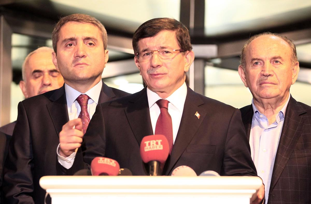 ak-parti-il-binasina-saldiri-davutoglu-flas-aciklama.jpg