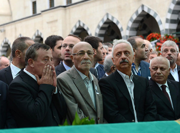 ali-ağaoğlu-cenaze-babasi.20130926143216.jpg