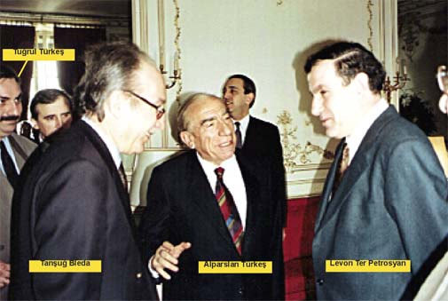 alparslan-turkes-petrosyan.jpg