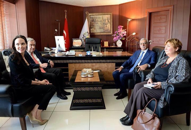 angelina-jolie-ahmet-turk-ziyaret.20150620170309.jpg