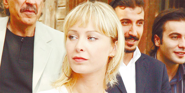 ayşegül-yildiz.jpg