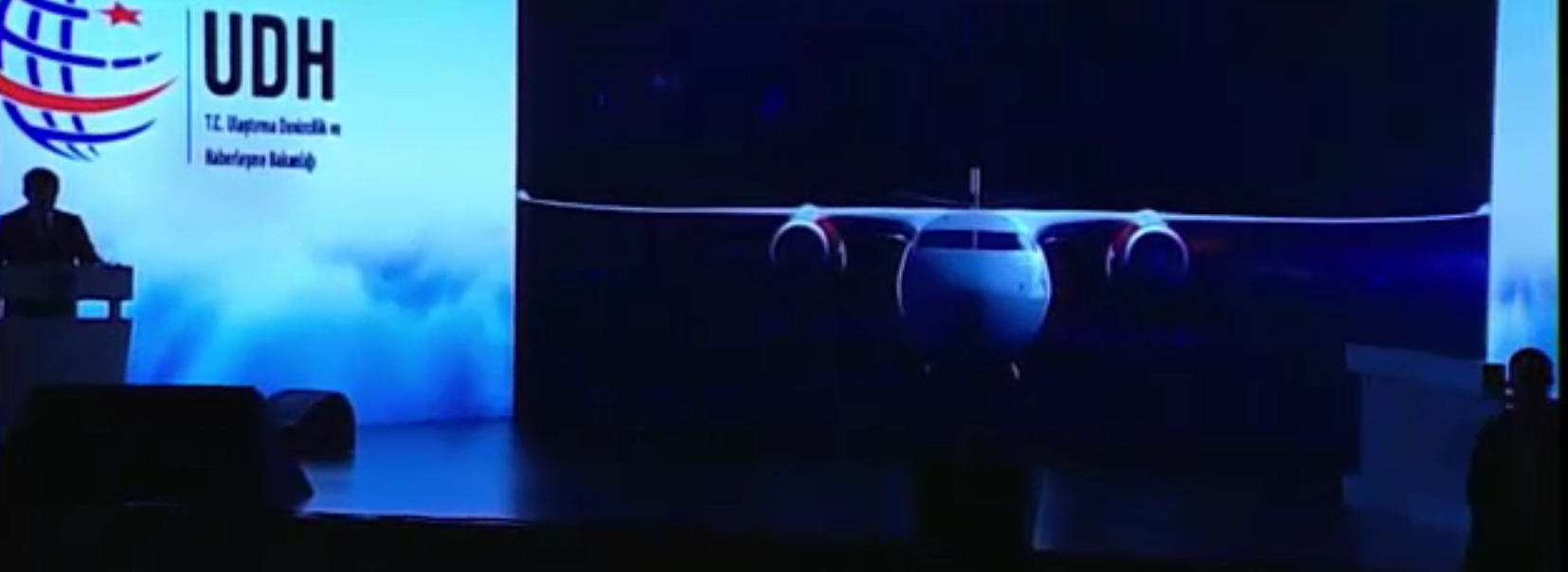başbakan-ahmet-davutoğlu,-haliç-kongre-merkezinde-yerli-yolcu-uçaği-projesi-tanitim-toplantisinda-konuştu..png