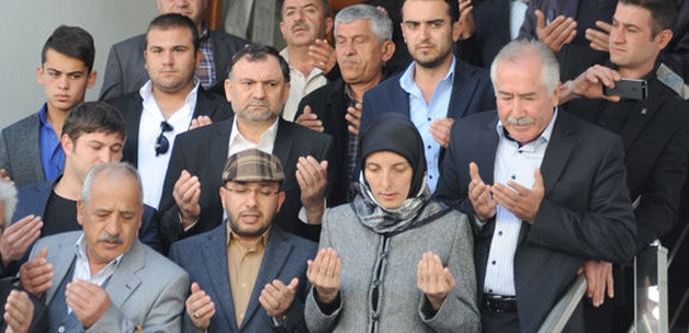 ankara güdül belediye başkanı türbanlı aday havva yıldırım dualarla göreve başladı.jpg