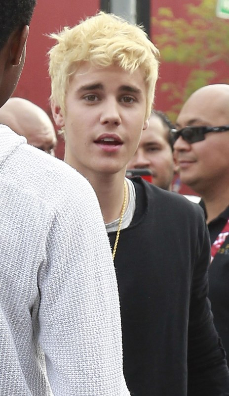 biebs-bleached-hair-08dec14-01.jpg