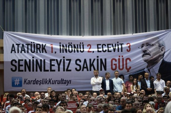 chp-kurultayi-pankart.jpg