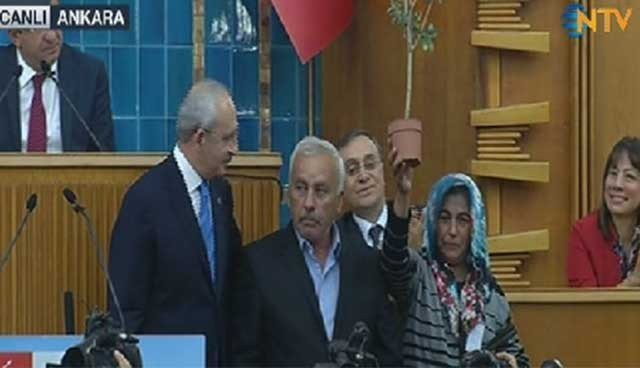 chp genel başkanı kemal kılıçdaroğlu'ndan yırca köyüne zeytin fidesi.jpg