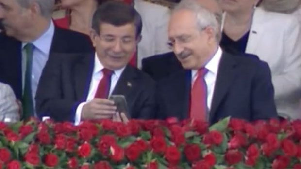 davutoğlu-ile-kiliçdaroğlu-ne-konuştu-i̇şte-o-fotoğrafin-hikayesi.jpg