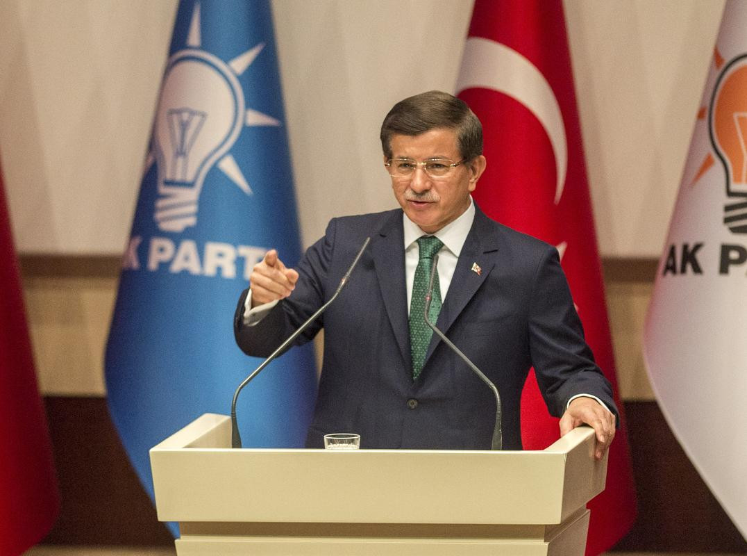 davutoğlundan-hdpye-sert-sözler-barajin-altinda-kalsaydilar....jpg