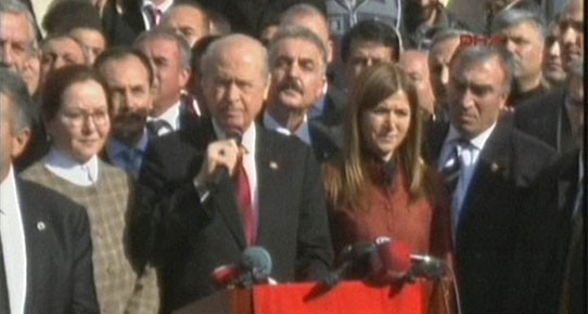 devlet-bahceli-tunceli-ziyareti-yayindaki-kadinlar-kim.jpg