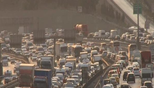 trafik yoğunluğu son durum bu saatlere dikkat.jpg