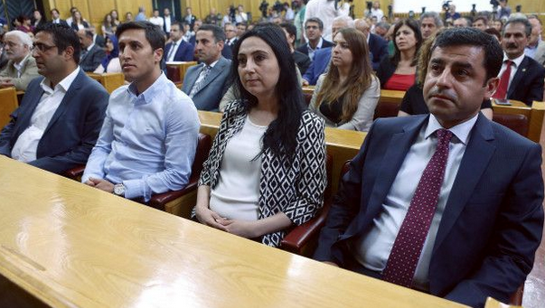 hdp grup toplantısı selahattin demirtaş.jpg