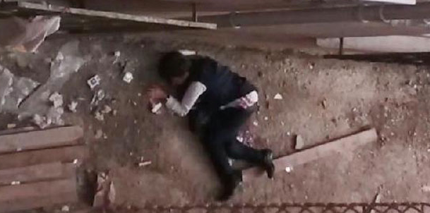 ABD Konsolosluğu saldırısı sonrası Hatice Aşık olduğu ileri sürülen saldırgan saklandığı bir binada yaralı olarak bulundu.jpg