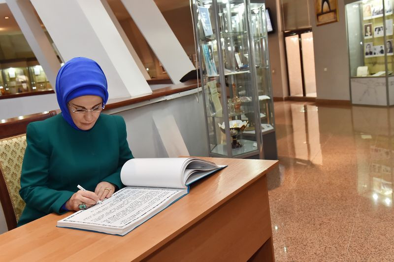 emine-erdogan-kazakistan-turk-kutuphanesi.jpg