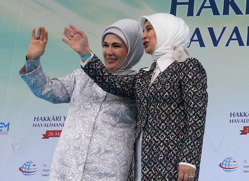 emine-erdogan-ve-sare-davutoglu.jpg