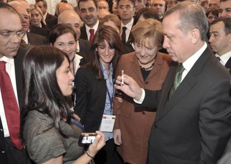 erdogan-merkel-i-boyle-sasirtti-575533.jpeg