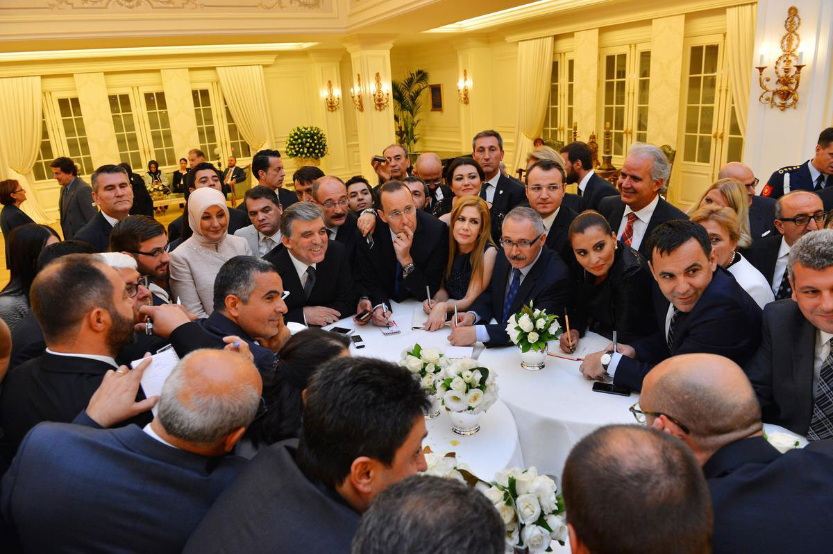 hayrünisa-gül-ve-abdullah-gül-gazetecilerle-veda-resepsiyonu.jpg
