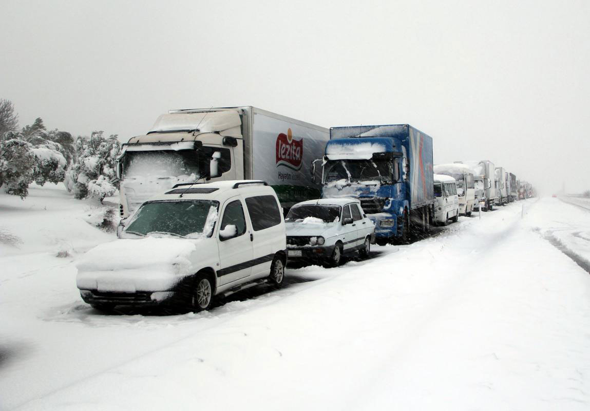istanbul-izmir-yolu-kapandi.jpg