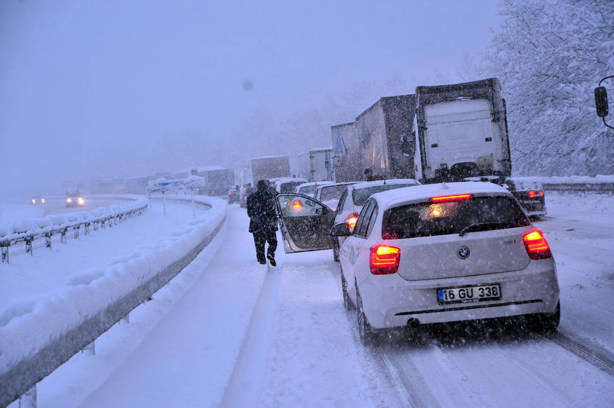 kar-yağişi-yollar-kapandi.20141231091250.jpg