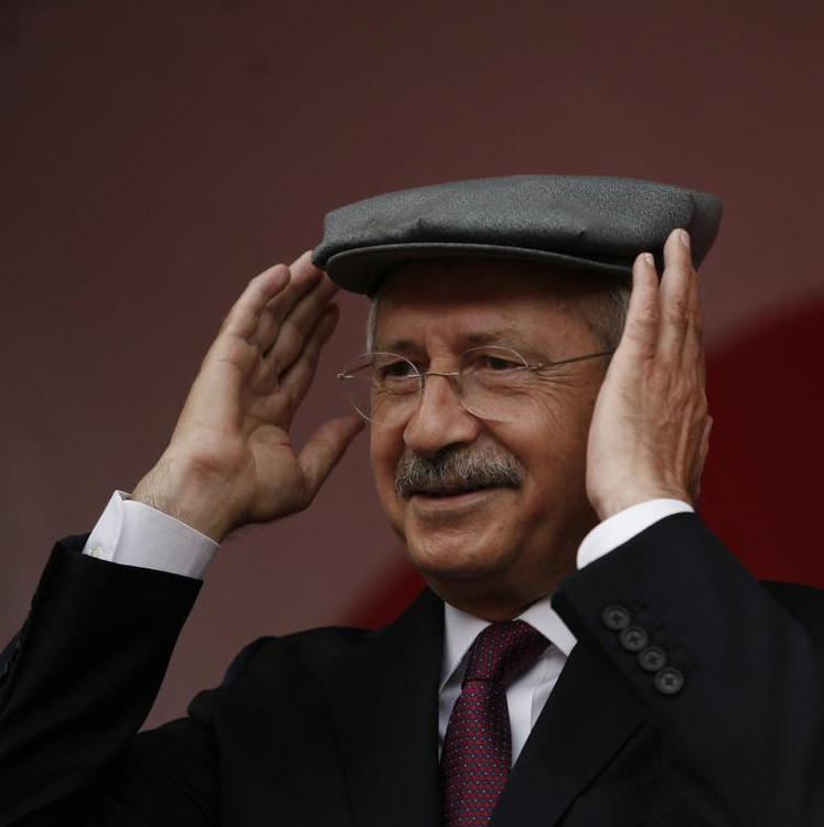 kemal-kiliçdaroğlu-kasket-takti-seçim-mitingi-chp.jpg