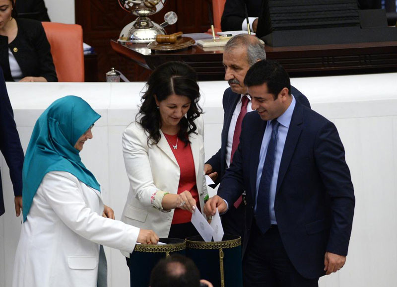 meclis-başkani-seçimi-hdp-selahattin-demirtaş.jpg