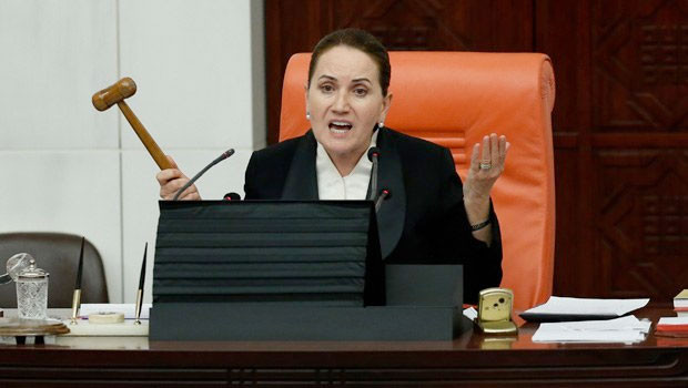meral-akşener-meclis-kizgin-tokmakli.jpg